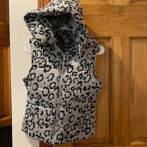 Gray animal print vest size medium never worn with hood